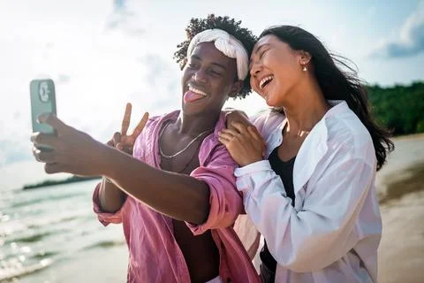 Diverse content creator couple vlogging or streaming from a scenic tropical.. Fotos de archivo