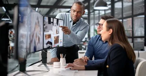 Diverse Design Team Using 3D CAD For Virtual House Remodel Stockfoto's