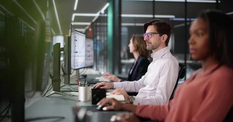 Diverse group in classroom learning predictive analytics Foto stock