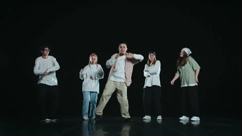 Diverse group of people dancing hip hop Stock-Footage 189835169