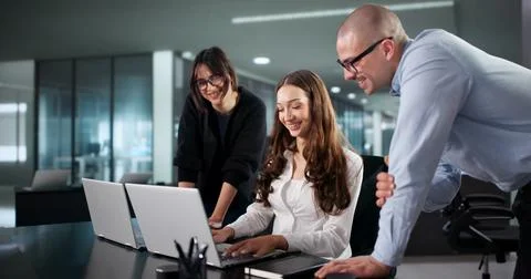 Diverse Group Of Software Programmers Collaborating In Extreme Coding Office. Stock-Fotos