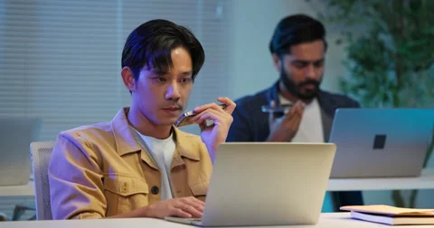 Diverse office workers using AI voice assistants on smartphones in modern worksp Stock-Footage 335851761
