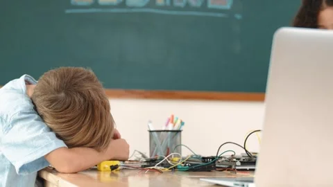 Diverse student working together to fix main board at stem class. Pedagogy. Vidéo 279681138