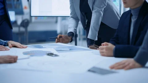 Diverse Team of Computer Engineers, Specialists Gather Around Conference Table Stockbeeldmateriaal 124855387