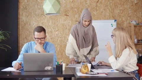 Diverse team in office. Stock-Footage 107737491
