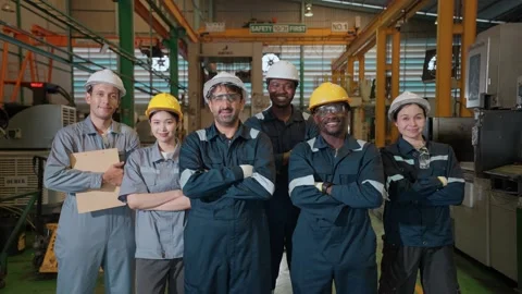 Diverse Workforce in a Manufacturing Setting Stockbeeldmateriaal 330939595