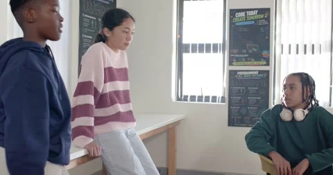Diverse youths discussing project in coding lab, left student speaking, female Stock Footage 341029359