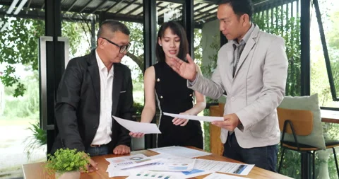 Diversity multiethnic group brainstorming teams with business partner Видео 337872462