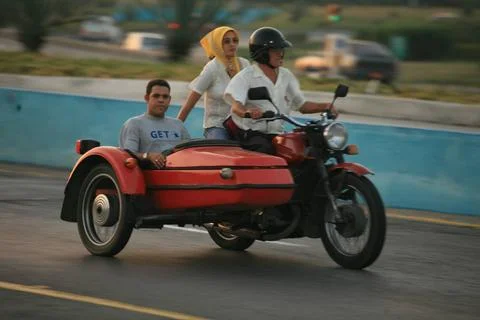  Diversos medios de transporte se usan en La Habana para paliar los efecto... Stock Photos