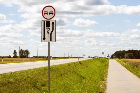 Divided highway begins, keep to the right Stock Photos