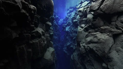Diving between tectonic plates in Silfra fissure Stock-Footage 333822667