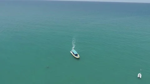 Diving boat moving slowing from above in tropical water Stock Footage 142981891