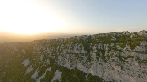 Diving down the mountain forest 스톡 동영상 159807127