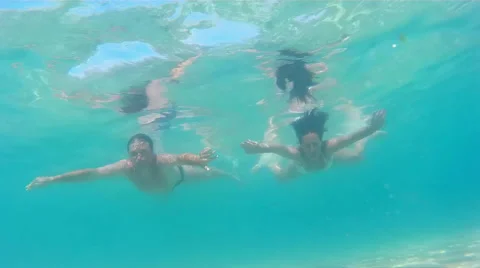 Diving in the exotic seas Video stock 42563074