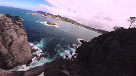 Diving FPV Drone among rocks at Hahei Beach, New Zealand Видео 273764821