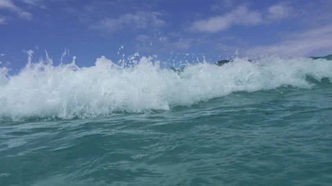 Diving Into the Ocean wave Vídeo Stock 327913032