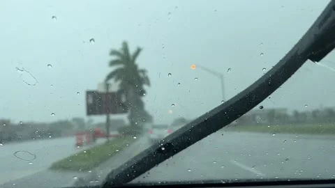 Diving in the rain Stock-Footage 213425290