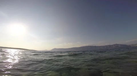 Diving under water Stockbeeldmateriaal 60964420