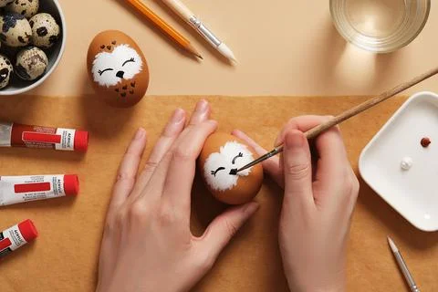 DIY and children's art. Step-by-step instructions: how to make cute owl Eas.. Stock Photos