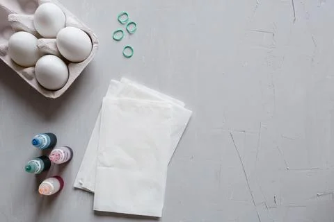 DIY and kids creativity. Step by step instruction: how to make painted easter Stock-Fotos