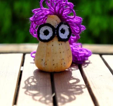 Diy creative owl from conch shell Foto stock