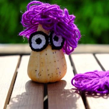 Diy creative owl from conch shell Stock Photos