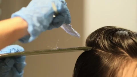 DIY hair highlights tutorial at home, offering easy techniques to create 動画素材 293162618