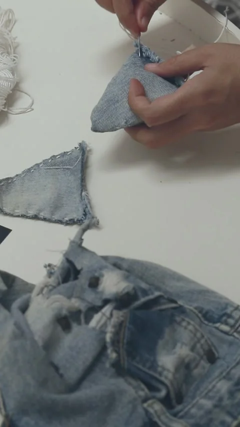 DIY tutorial in sewing the details on a Christmas tree shape ornament 스톡 동영상 294921533