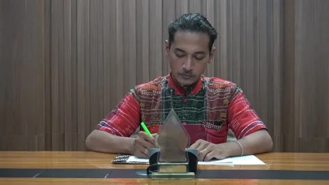 Dizzy sad and frustrated expression of business man Stock-Footage 221393815