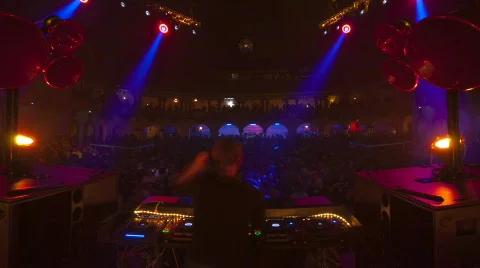 DJ from behind Видео 532255