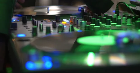 DJ in the club 動画素材 62304864