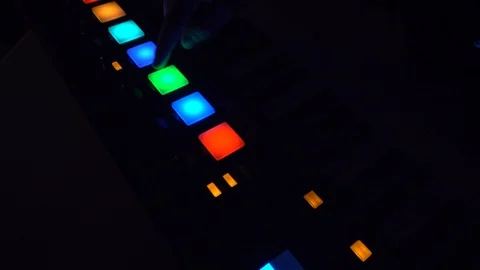 DJ console dubstep Video stock 102230905