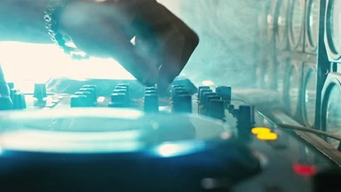 The DJ in fog Vidéo 165134952