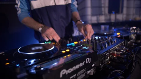 DJ GROOVING, TOUCHING KNOBS, BLUE LIGHT, CDJ, DJMIXER Video stock 128317762