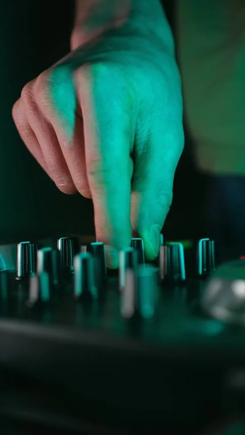Dj hand adjusting knobs on sound mixer Видео 337830643