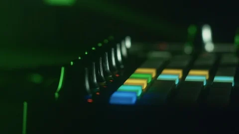 Dj Hand Spinning Knobs at Party. Close up 스톡 동영상 115577423