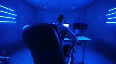 DJ Makes Music In A Recording Studio Vídeo Stock 60782159