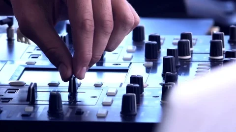 DJ mix tracks, play electronic music on pro audio mixing controller deck Stockbeeldmateriaal 88623456
