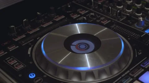 DJ operating his controller at wedding party. 库存影片 148893896