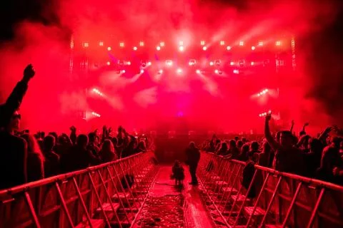 Dj performs a live electronic dance music concert 스톡 사진