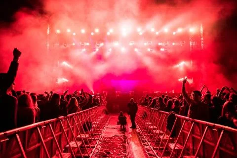 Dj performs a live electronic dance music concert 스톡 사진