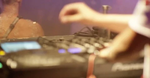 DJ playing music 動画素材 79726579