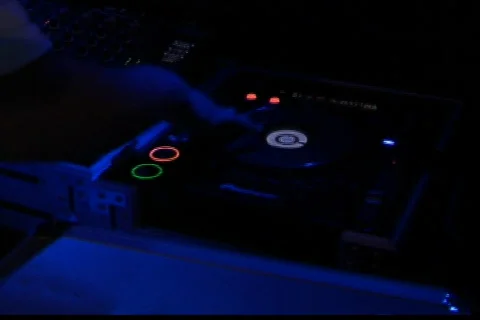 Dj-scratching-1 Stockbeeldmateriaal 137847