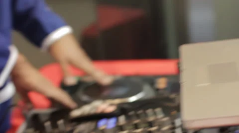 DJ scratching on turntables Vidéo 37681656