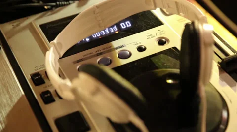 Dj set Video stock 32102739