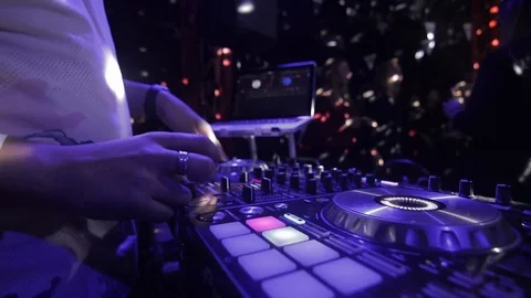 DJ sound control console for mixing dance music and laptop in disco club. Vídeo Stock 126265771