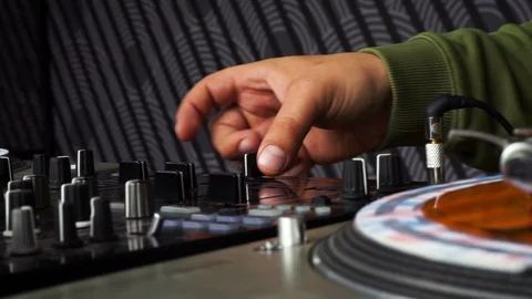 DJ sound control console for mixing dance music and laptop in disco club Stockbeeldmateriaal 129032035