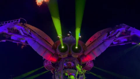 DJ Spider performs at Arcadia in Qatar with vibrant lights and fire effects. Vidéo 314412588