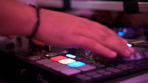 DJ spinning disk on a deck in close-up. Slow motion Vidéo 126578384