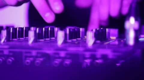 DJ spinning the handle on the remote close up 스톡 동영상 58280151
